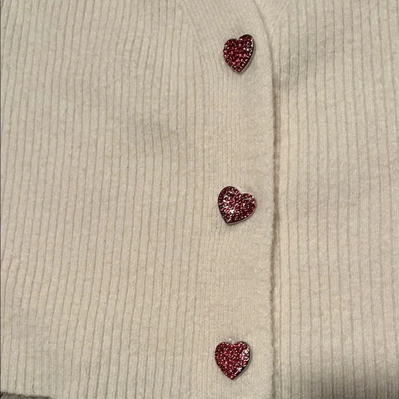 Elegant Cream Cardigan with Heart Buttons - Picture 3 of 8